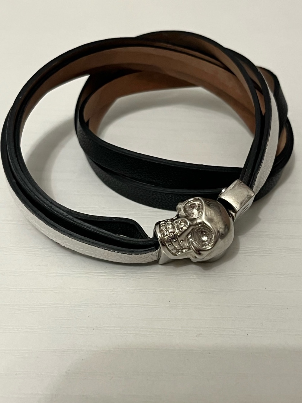 Alexander McQueen Black Leather Multi-Strand Bracelet with Silver Skull Clasp - Picture 2 of 8
